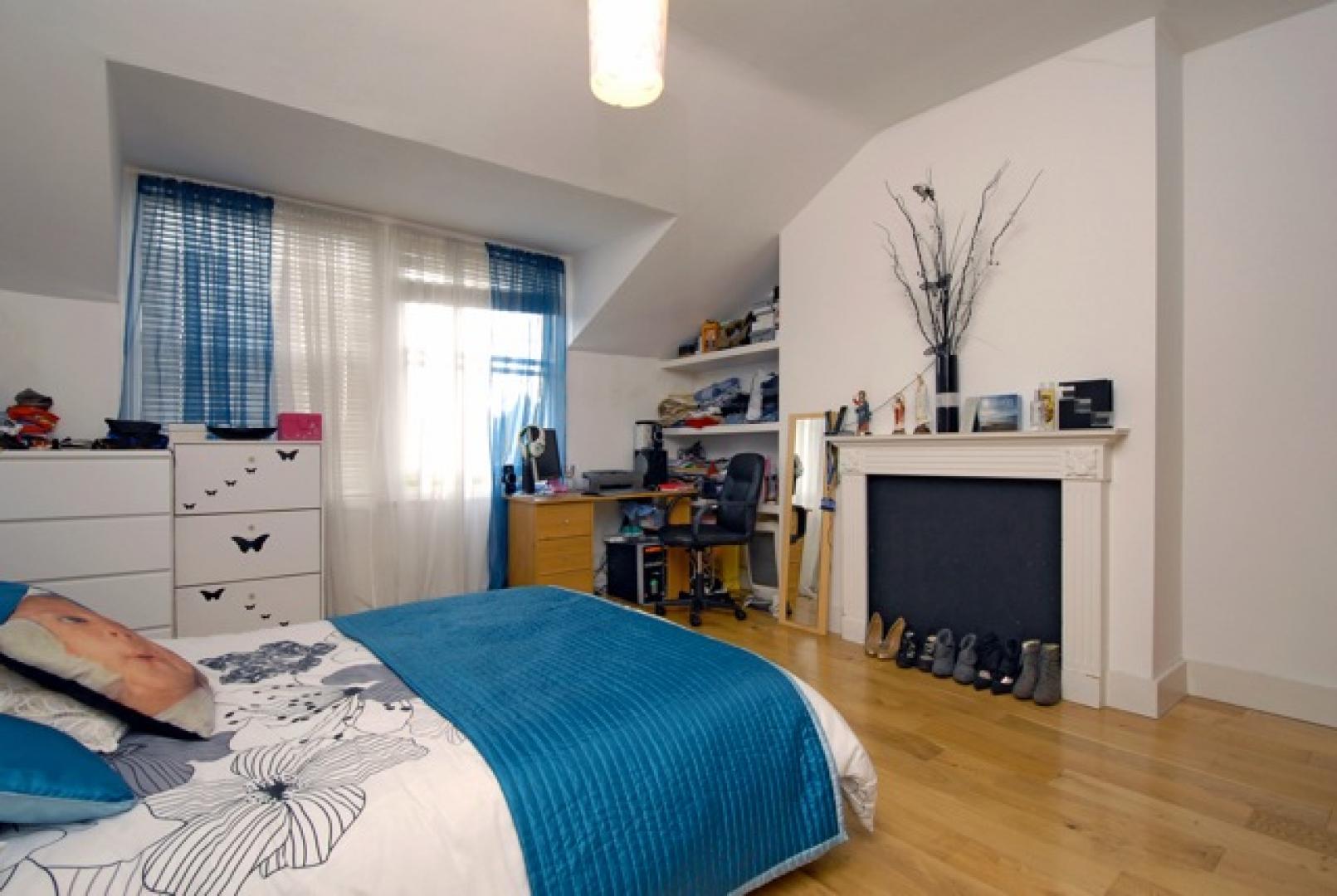 			2 Bedroom, 1 bath, 1 reception Flat			 Brondesbury Villas, QUEENS PARK